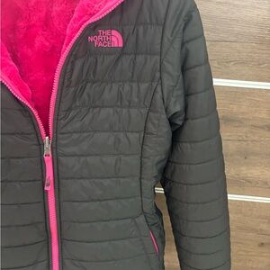 The North Face Kids Puffer Jacket - Charcoal with Hot Pink Highlights